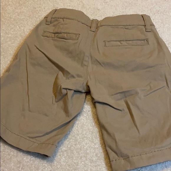 ✨3/$20✨Khaki Bermuda shorts - Picture 3 of 3